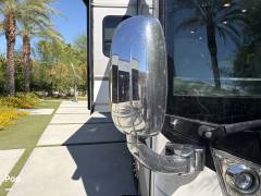 2015 Winnebago Tour 42HD, $ 180,000