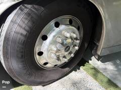 2015 Winnebago Tour 42HD, $ 180,000
