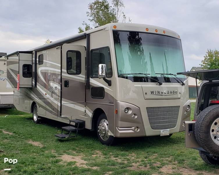 2018 Winnebago Vista LX 35F, $ 77,000