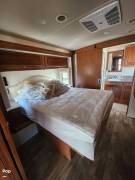 2018 Winnebago Vista LX 35F, $ 77,000