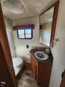 2018 Winnebago Vista LX 35F, $ 77,000