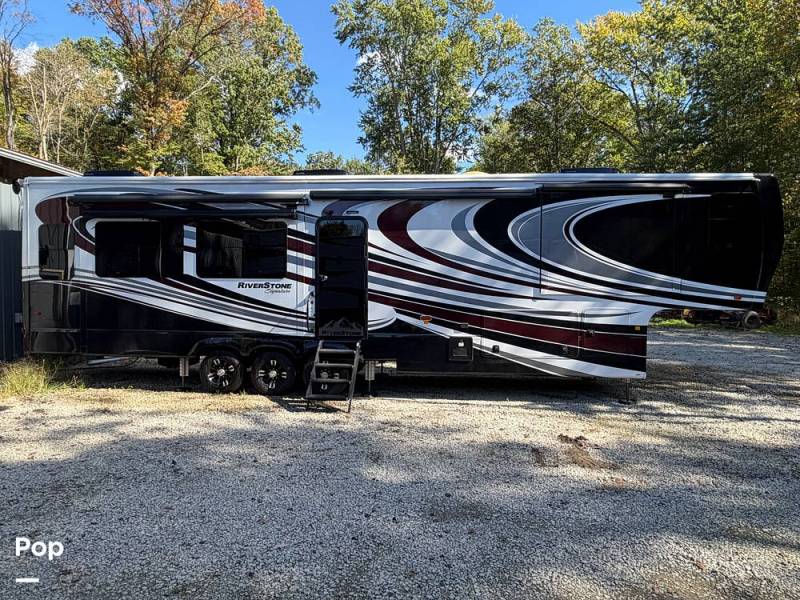 2023 Forest River Riverstone Signature 41RL, $ 117,000