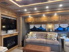 2020 Tiffin Phaeton 40AH, $ 234,000