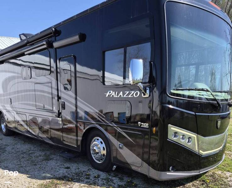 2022 Thor Motor Coach Palazzo 37.5, $ 165,000
