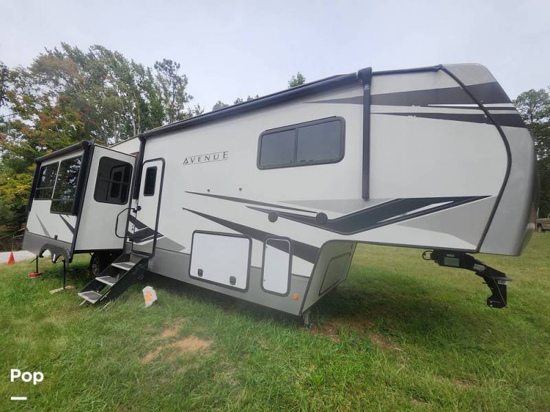 2022 Alliance RV Avenue 32RLS, $ 42,800