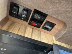 2018 Winnebago Navion 24V, $ 52,500