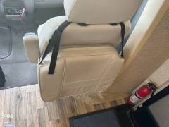 2018 Winnebago Navion 24V, $ 52,500