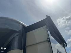 2018 Winnebago Navion 24V, $ 52,500