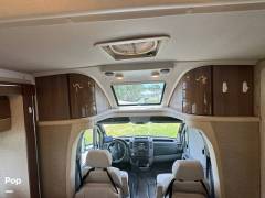 2018 Winnebago Navion 24V, $ 52,500