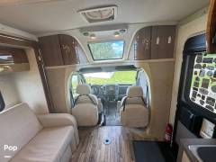2018 Winnebago Navion 24V, $ 52,500