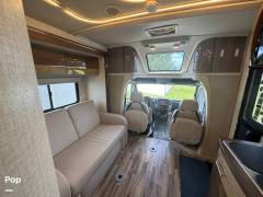 2018 Winnebago Navion 24V, $ 52,500