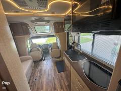 2018 Winnebago Navion 24V, $ 52,500