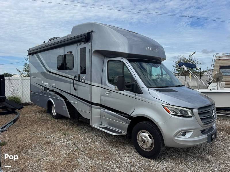 2021 Tiffin Wayfarer 25RW, $ 109,000
