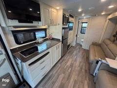 2021 Tiffin Wayfarer 25RW, $ 109,000