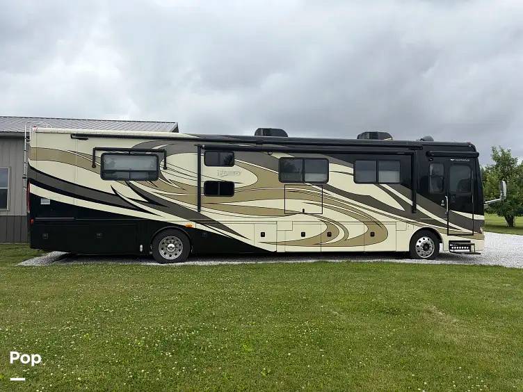 2010 Fleetwood Discovery 40G, $ 75,600