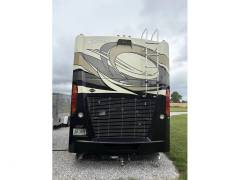 2010 Fleetwood Discovery 40G, $ 75,600