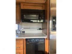 2010 Fleetwood Discovery 40G, $ 75,600
