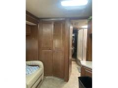 2010 Fleetwood Discovery 40G, $ 75,600