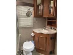2010 Fleetwood Discovery 40G, $ 75,600