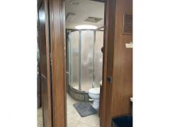2010 Fleetwood Discovery 40G, $ 75,600