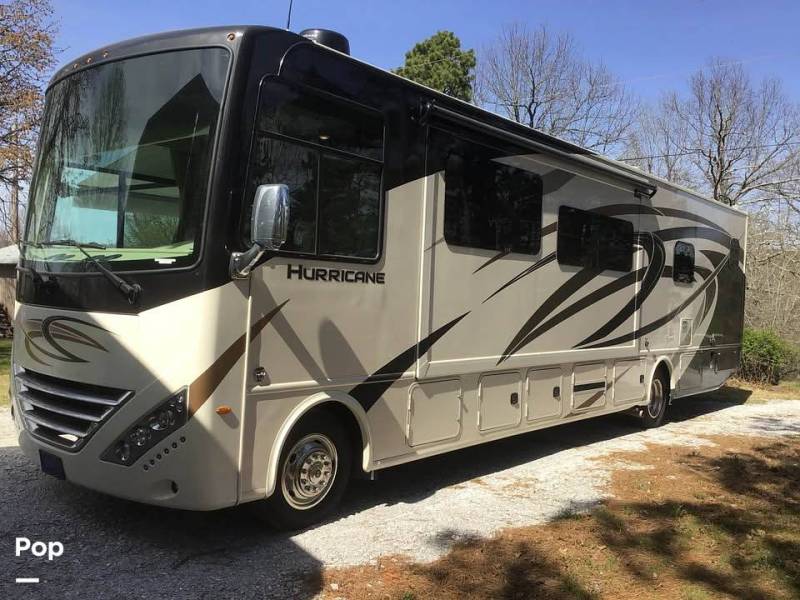 2020 Thor Motor Coach Hurricane 35M, $ 88,900