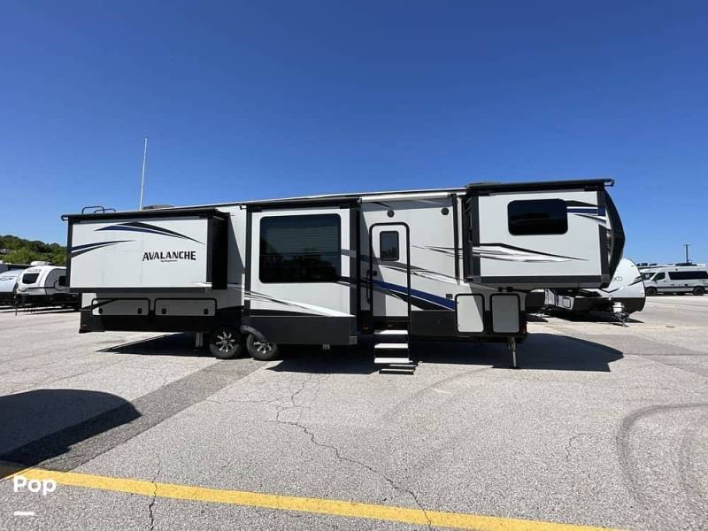 2018 Keystone Avalanche 380FL, $ 39,950
