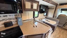 2018 Thor Motor Coach Hurricane 27B, $ 55,500