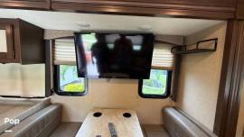 2018 Thor Motor Coach Hurricane 27B, $ 55,500