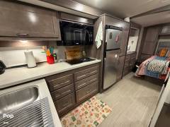 2022 Winnebago Adventurer 27N, $ 94,500