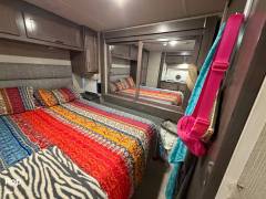 2022 Winnebago Adventurer 27N, $ 94,500