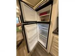 2022 Winnebago Adventurer 29b, $ 99,000