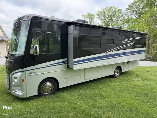 2022 Winnebago Adventurer 29b, $ 99,000