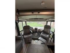 2022 Winnebago Adventurer 29b, $ 99,000
