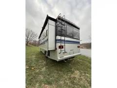 2022 Winnebago Adventurer 29b, $ 99,000