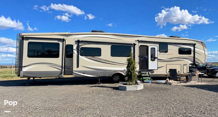 2018 Jayco Pinnacle 36KPTS, $ 40,000