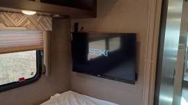 2017 Thor Motor Coach Axis 25.4, $ 44,995