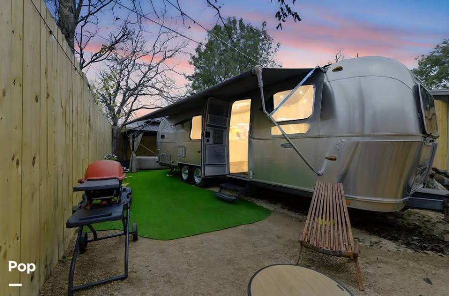 2015 Airstream Flying Cloud 30FB Bunk, $ 65,600
