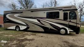 2018 Fleetwood Discovery 40D LXE, $ 168,400