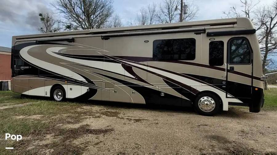 2018 Fleetwood Discovery 40D LXE, $ 168,400