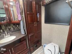 2018 Fleetwood Discovery 40D LXE, $ 168,400