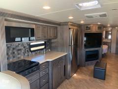 2019 Winnebago Forza 38F, $ 120,000