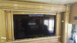 2015 Thor Motor Coach Tuscany 40KQ, $ 176,000
