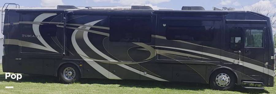 2015 Thor Motor Coach Tuscany 40KQ, $ 176,000
