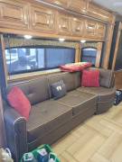 2015 Thor Motor Coach Tuscany 40KQ, $ 176,000