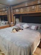 2015 Thor Motor Coach Tuscany 40KQ, $ 176,000