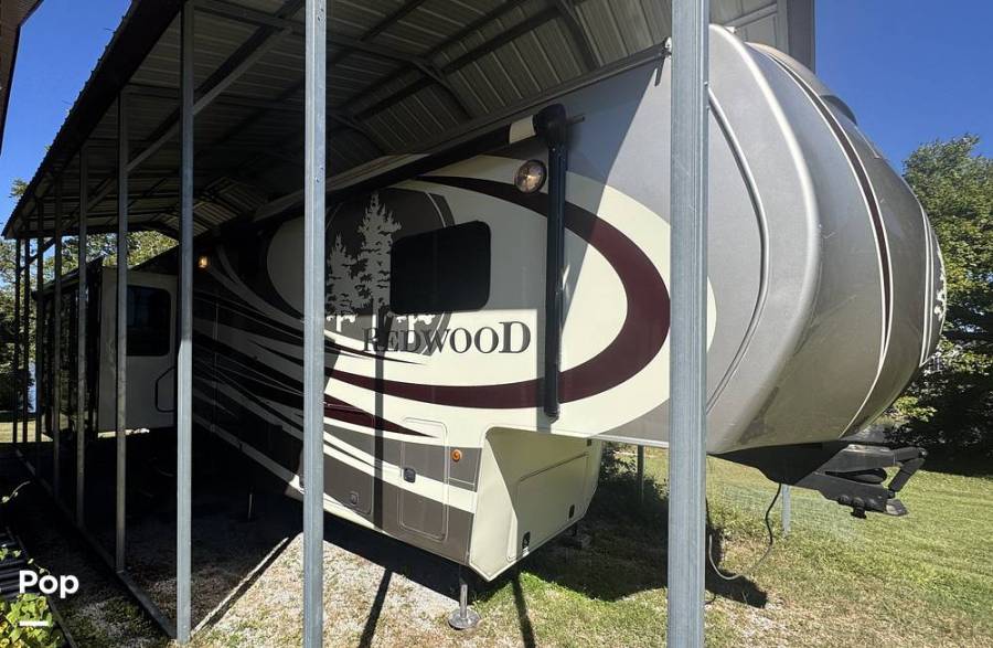 2015 CrossRoads Redwood 38GK, $ 42,800