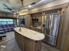 2015 CrossRoads Redwood 38GK, $ 42,800
