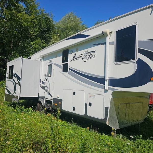 2017 Northwood Arctic Fox 32-5M, $ 35,000