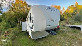2017 Northwood Arctic Fox 32-5M, $ 35,000
