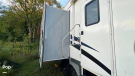 2017 Northwood Arctic Fox 32-5M, $ 35,000